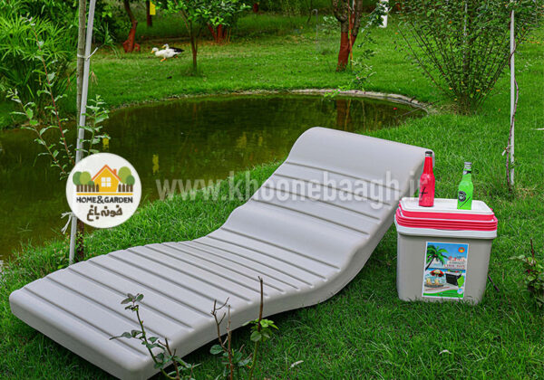 راهنمای انتخاب تخت کنار استخری – چه ویژگی‌هایی مهم‌اند؟