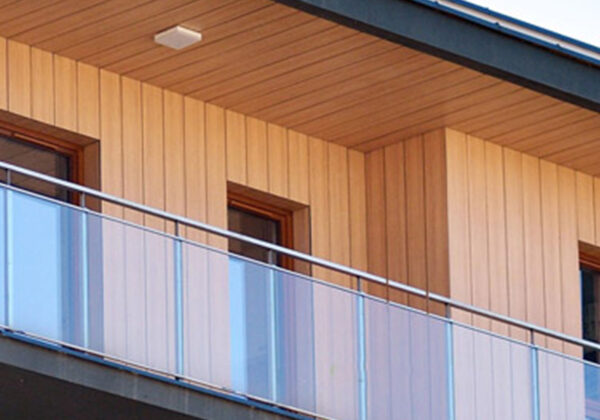 نصب چوب پلاست روی نما؛ زیبایی مدرن با دوام بالا