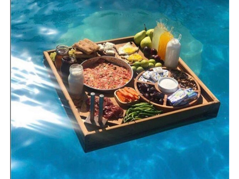 کاربردها و مزایای سینی شناور روی آب برای استخر و فضای باز