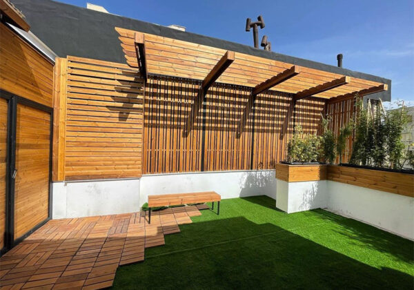 ترکیب چمن مصنوعی و ترموود؛ طبیعت و گرما در کنار دوام